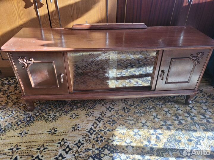 Тумбочка прикроватная и трюмо