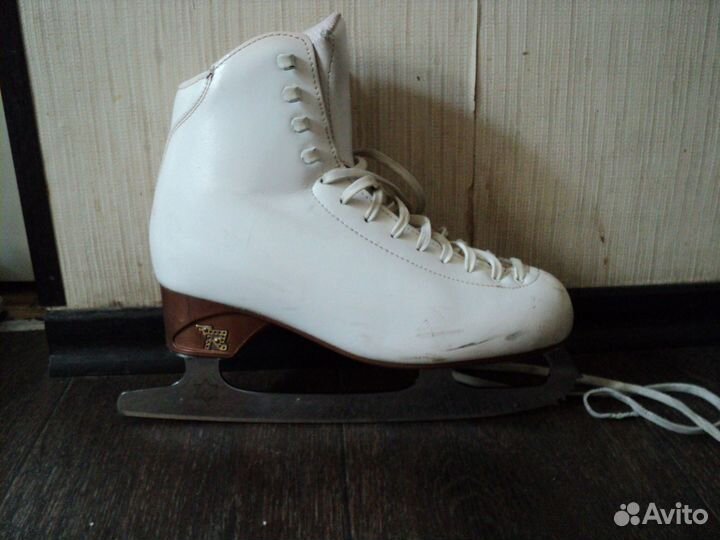 Профессионалные коньки risport