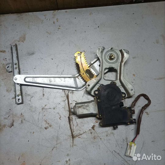 Стеклоподъёмник Mitsubishi Pajero IO