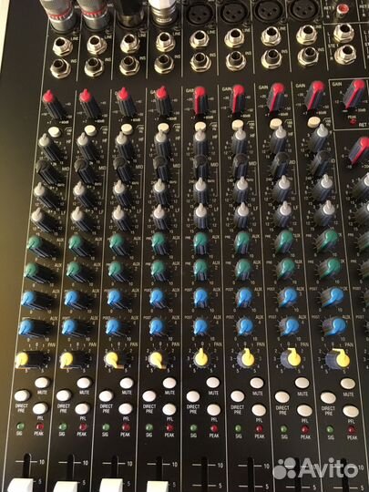 Микшер Soundcraft M8