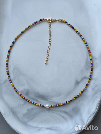 Чокер из жемчуга и разноцветного бисера