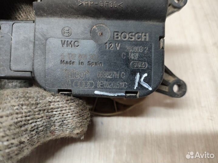 Б/У Моторчик заслонки отопителя#001