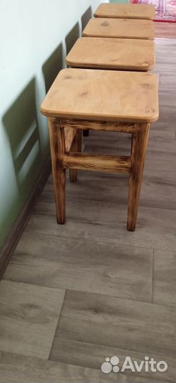 Табурет деревянный