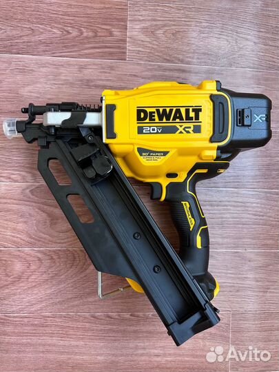 Нейлер DeWalt dcn930b