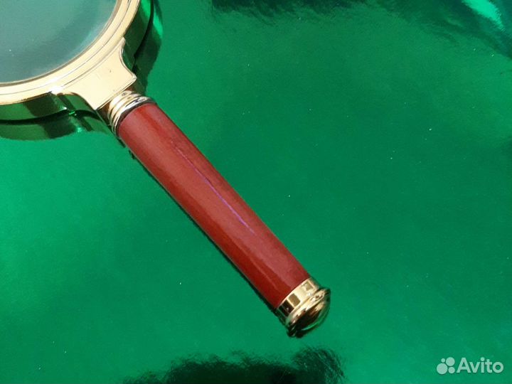 Увеличительное стекло лупа