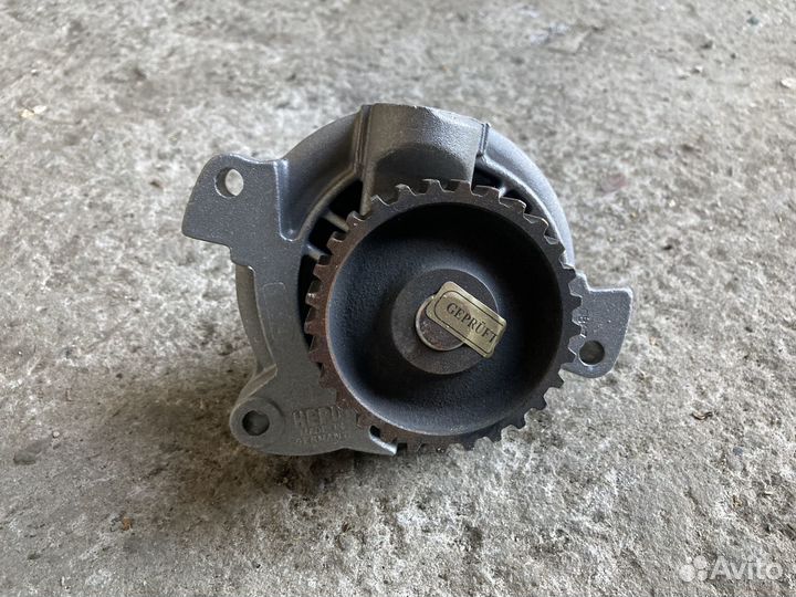 Помпа водяная Audi A6 / Ауди 90, 8C0