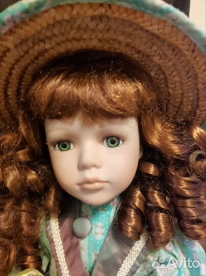 Коллекционная кукла фарфоровая