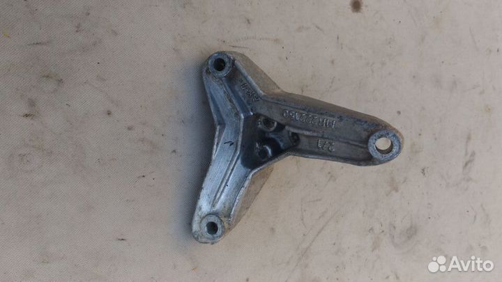 Кронштейн кпп левый для Mitsubishi Carisma (DA)