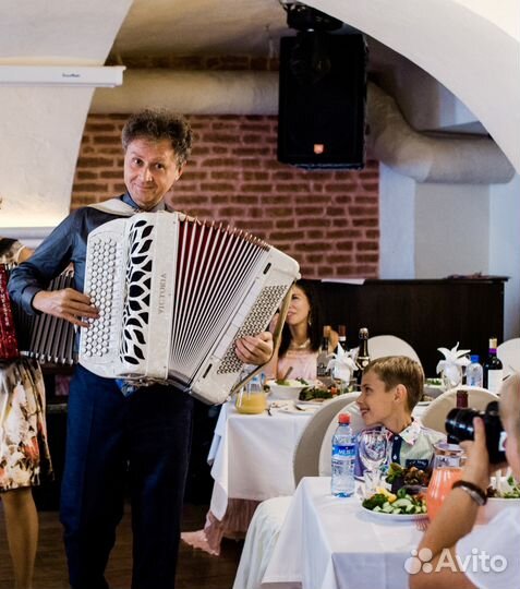 Уроки игры на гитаре, баяне, аккордеоне,фортепиано