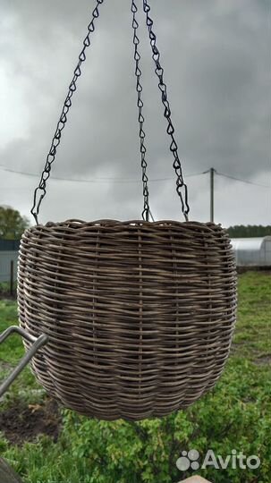 Подвесное кашпо для цветов