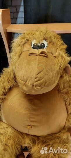 Большая мягкая игрушка обезьяна