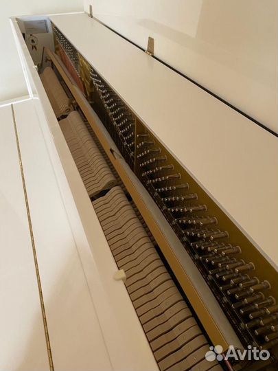 Продаю немецкое белое пианино Schimmel