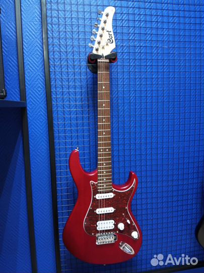 Электрогитара Cort черная и красная
