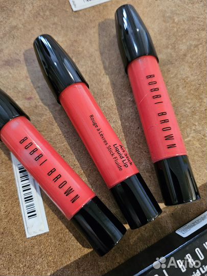 Помада для губ Hot Tangerine. Bobbi Brown