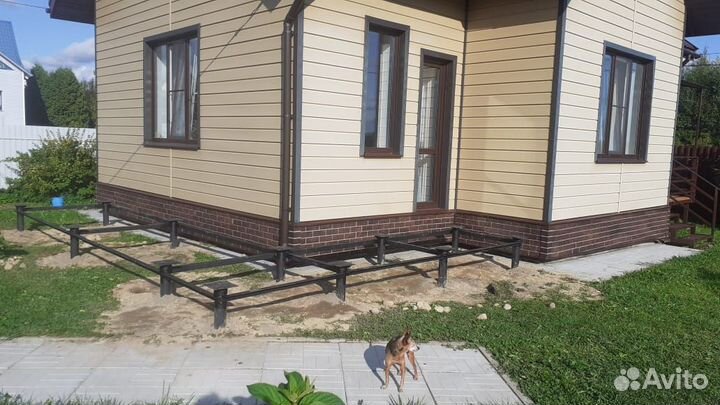 Пристройки к дому. Террасы. Заборы