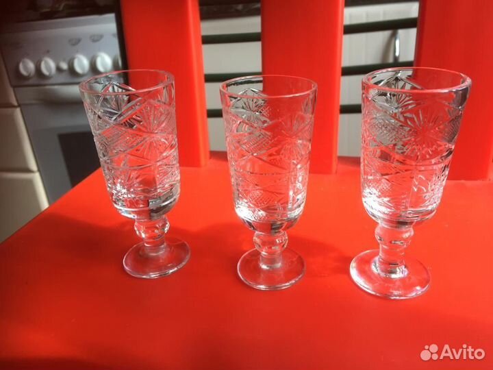 Рюмки хрустальные на ножке