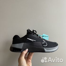 Nike metcon best sale black and gold