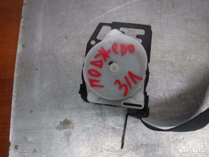 Ремень безопасности задний левый Mitsubishi Pajero