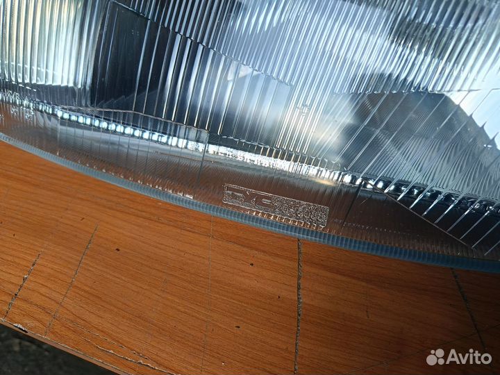 Фара Mitsubishi Carisma левая