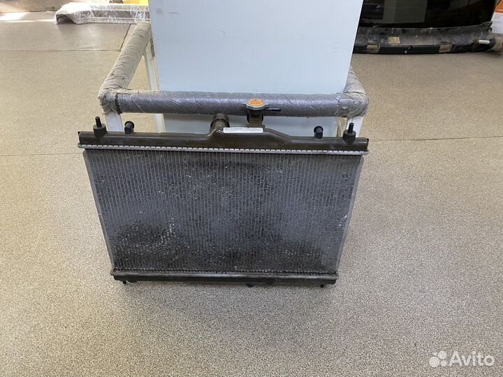 Радиатор охлаждения Nissan Tiida
