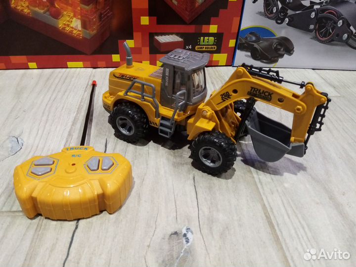 Экскаватор / каток на радиоуправлении