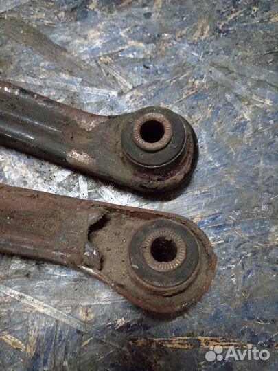 Задние левые продольные рычаги Hyundai Accent 2,3