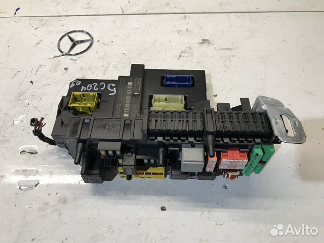 Блок предохранителей sam задний Мерседес w204