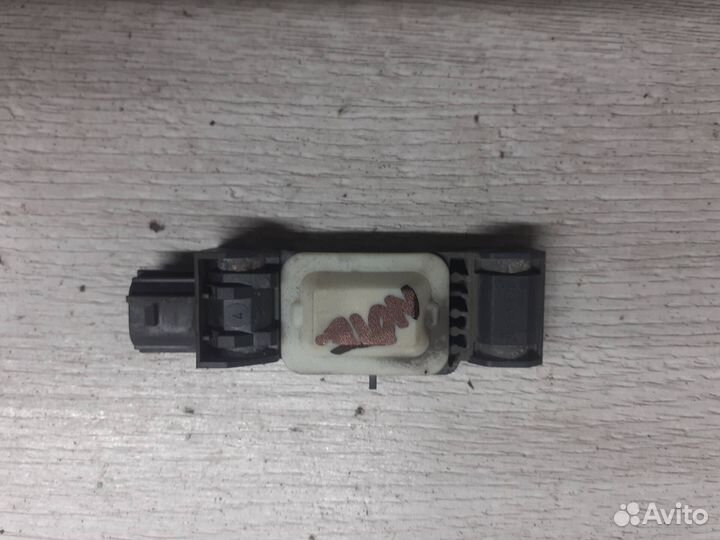 Датчик удара Nissan Note E11