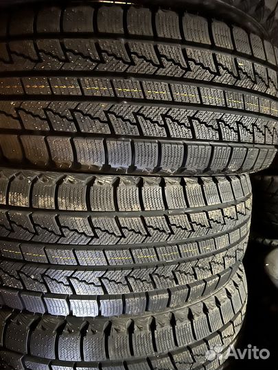 Roadstone Winguard Ice 215/60 R16 95Q