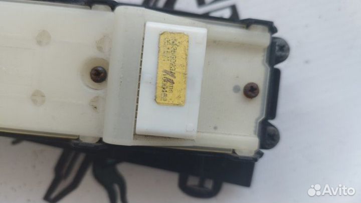 Блок управления стеклоподъемниками передний правый