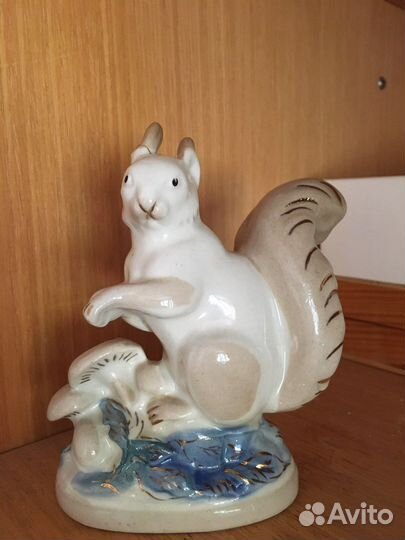 Статуэтка- белочка с грибами. СССР