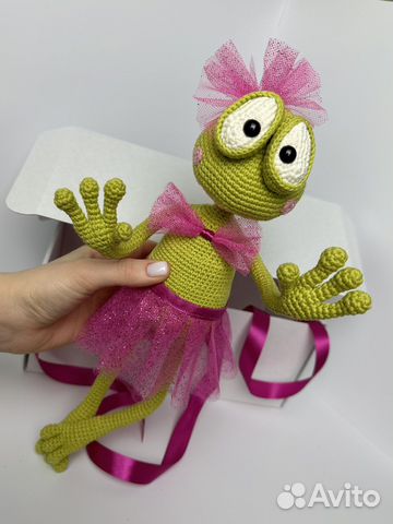 Вязаная игрушка лягушка ручная работа