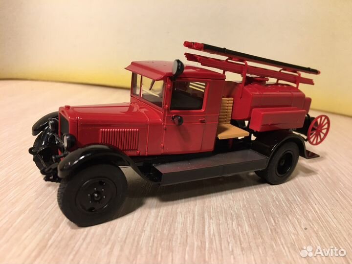 Модель пожарного автомобиля 1:43