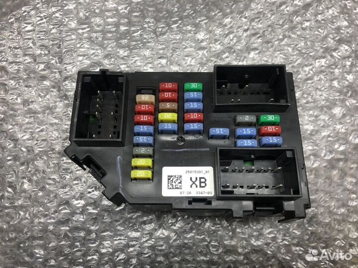 Блок предохранителей Cadillac Escalade III 06-14