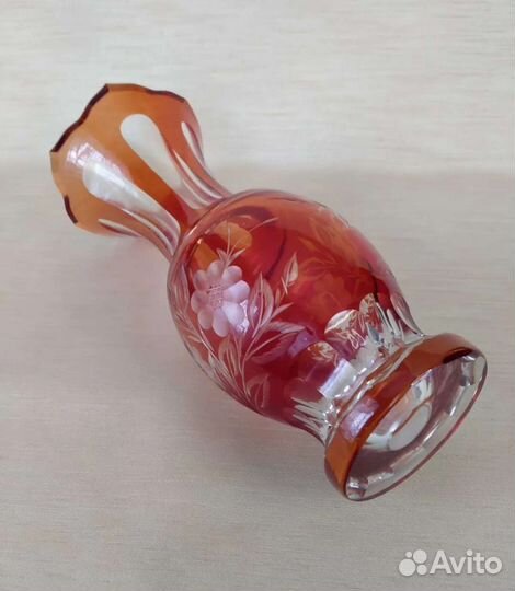 Ваза для цветов красное стекло