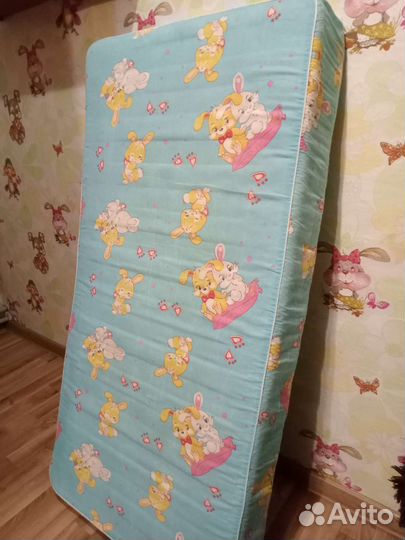 Детская кроватка с поперечным маятником