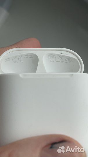 Зарядный футляр от Apple AirPods