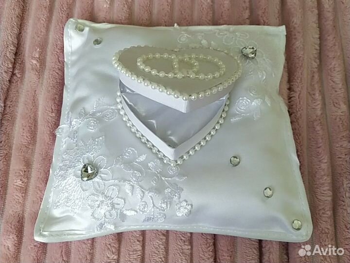 Подушечка для колец с шкатулкой