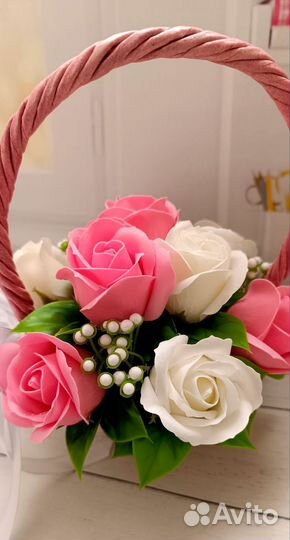 Букет из мыльных цветов в корзине