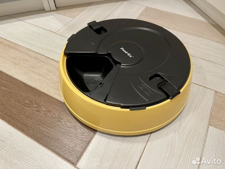 Автоматическая кормушка для кошек собак животных