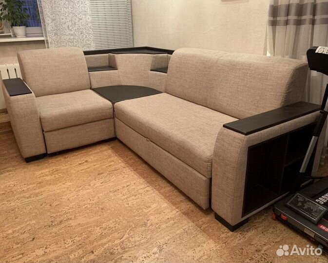 Диван угловой, раскладной, с полками