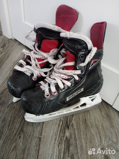 Хоккейные коньки bauer vapor р.33