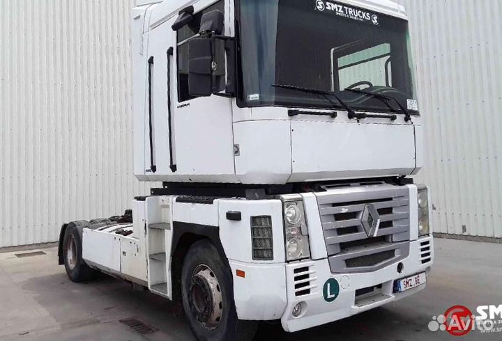 Pазбираем грузовик Renault Magnum III 2001-2008