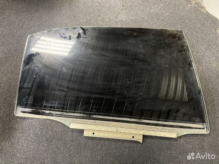 Стекло задней двери правое Тойота Камри 40 45