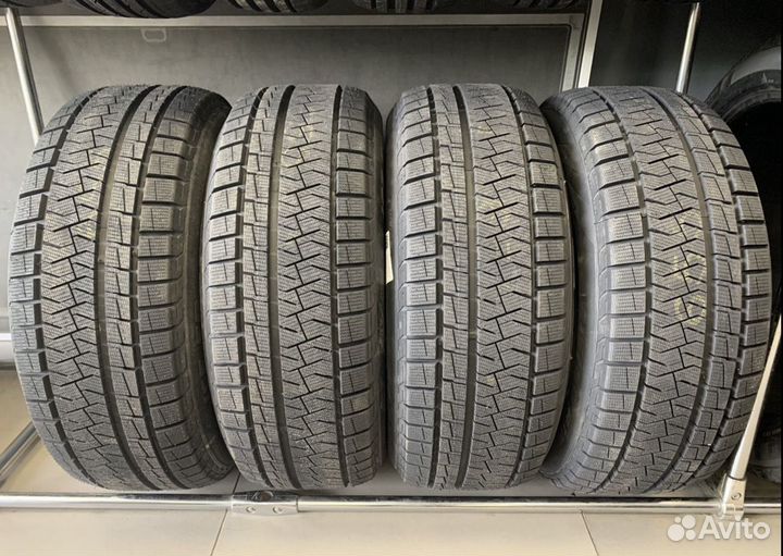 Pirelli Formula Ice FR 215/55 R17 98T