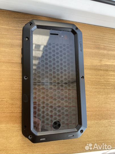 Чехол LunaTik на iPhone