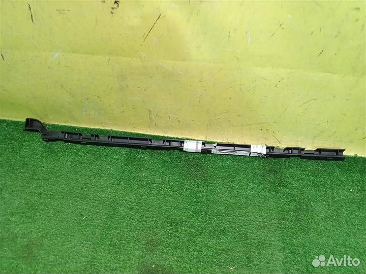 Кронштейн крепления накладки порога правого merse