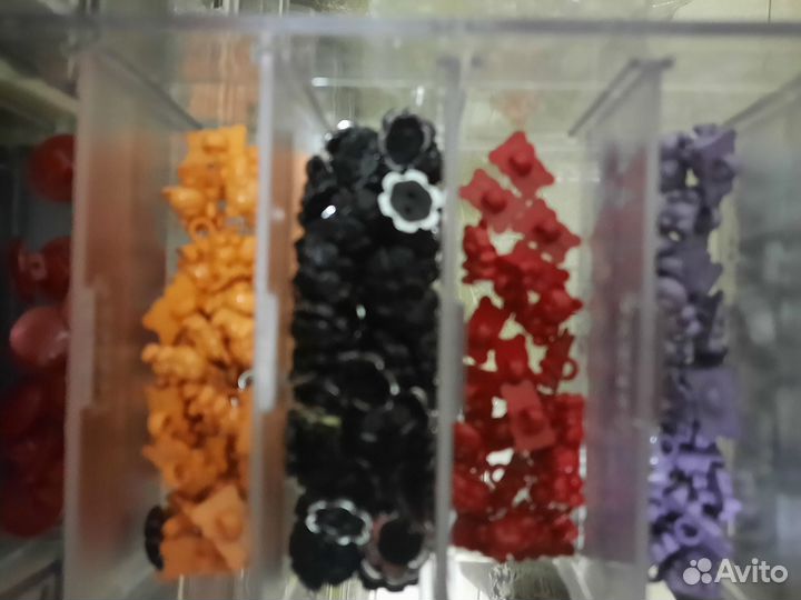 Пуговицы разных форм, цветов, размеров