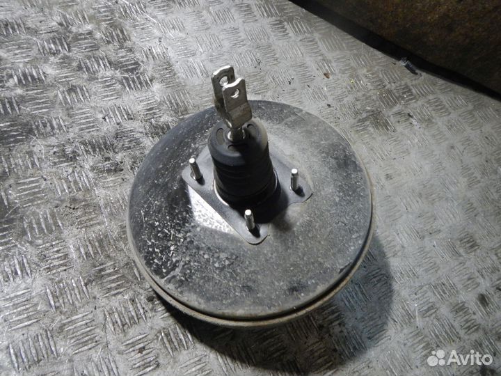 Усилитель тормозов вакуумный Toyota Avensis