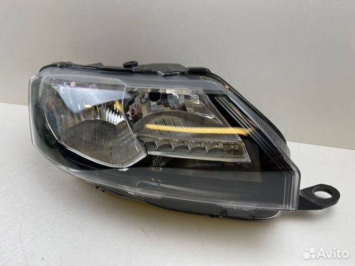 Фара правая Skoda Rapid 1 2013-2019
